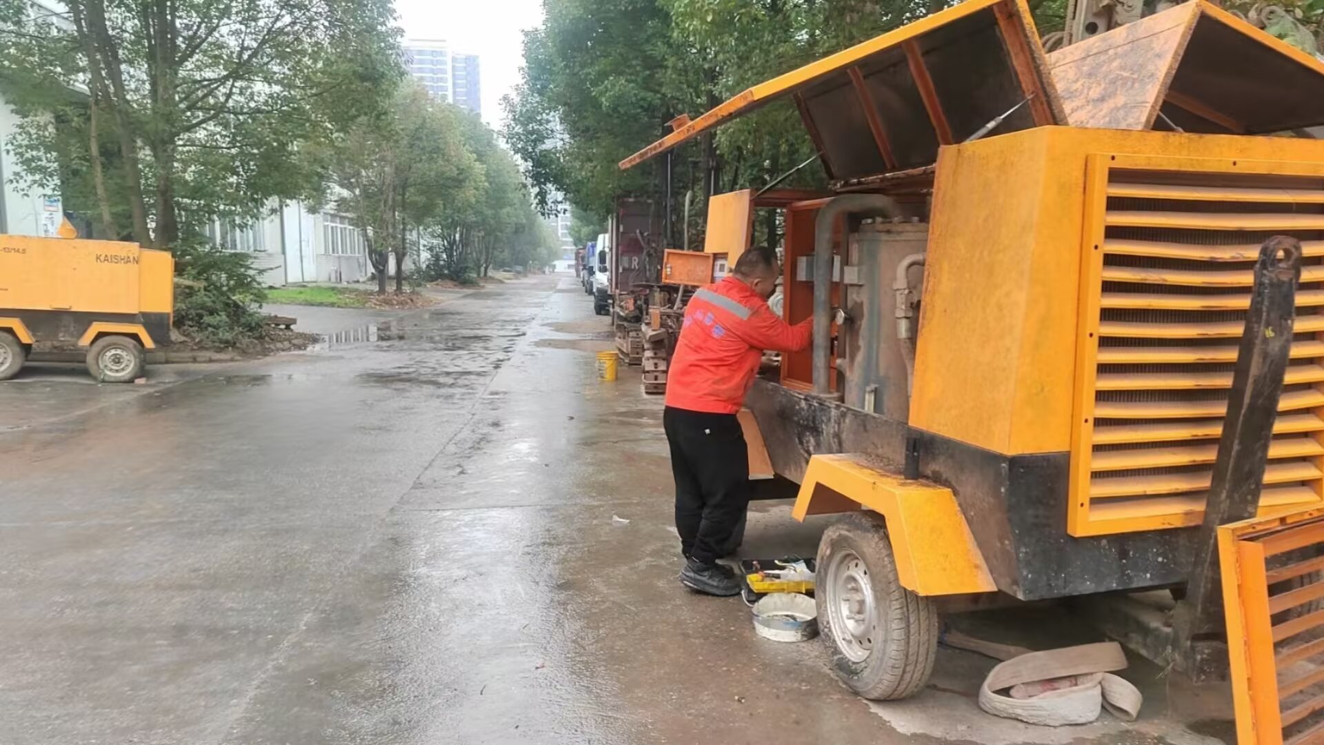 辰曜机电现场检修工程空压机